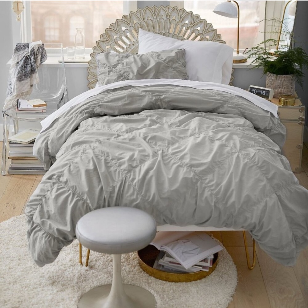 Pottery Barn Teen Light Gray Ruched Diamond Duvet Cover Organic full-queen